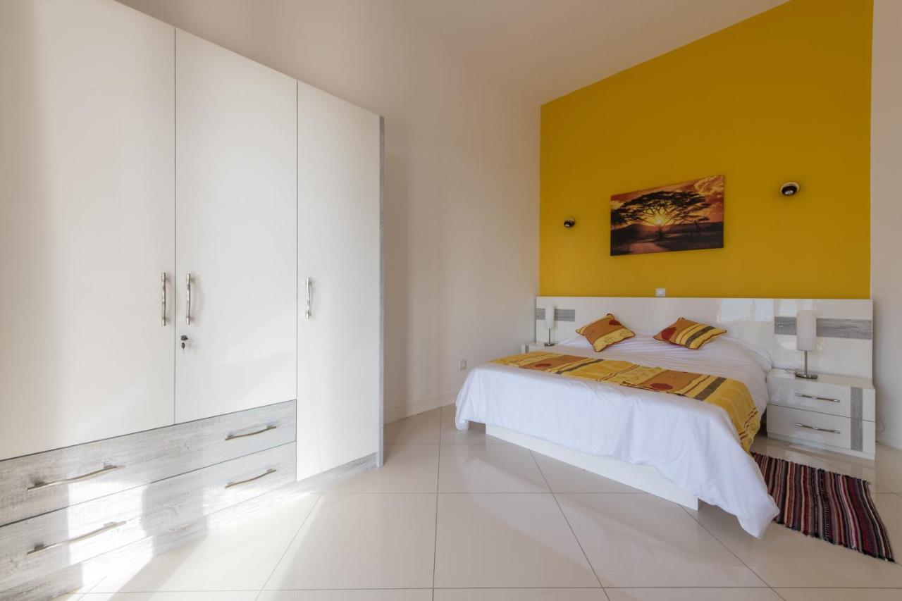 Pierre Bleue Beachfront Villa Flic en Flac Экстерьер фото