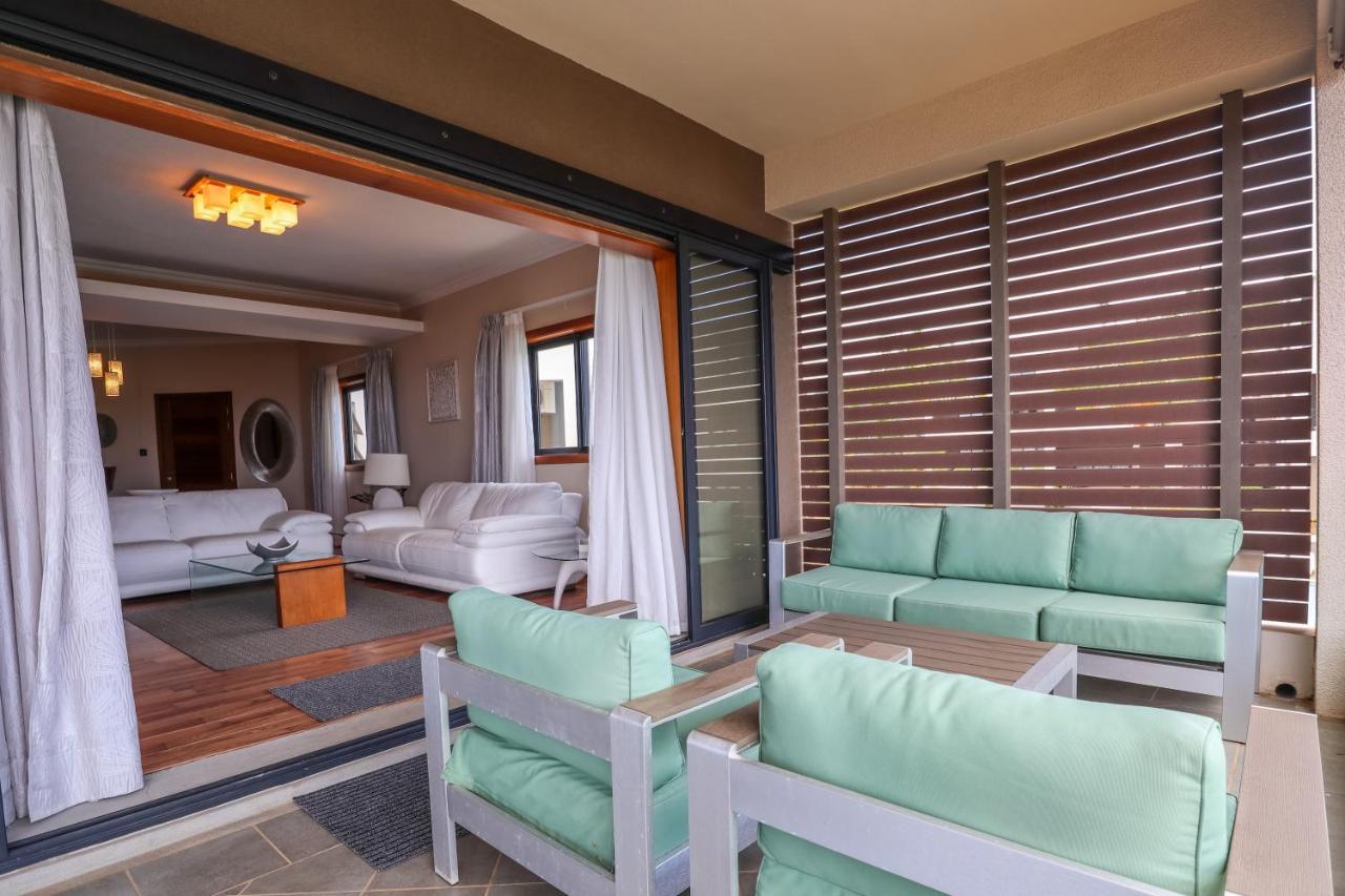 Pierre Bleue Beachfront Villa Flic en Flac Экстерьер фото